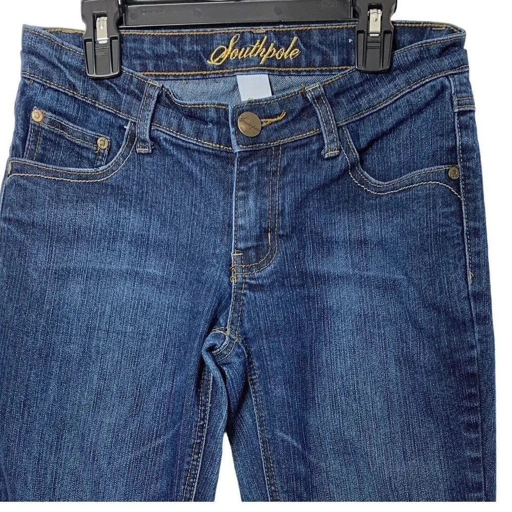 Southpole Capri Jeans Juniors Size 5 Medium Wash Denim Embroidered Back‎ Pockets